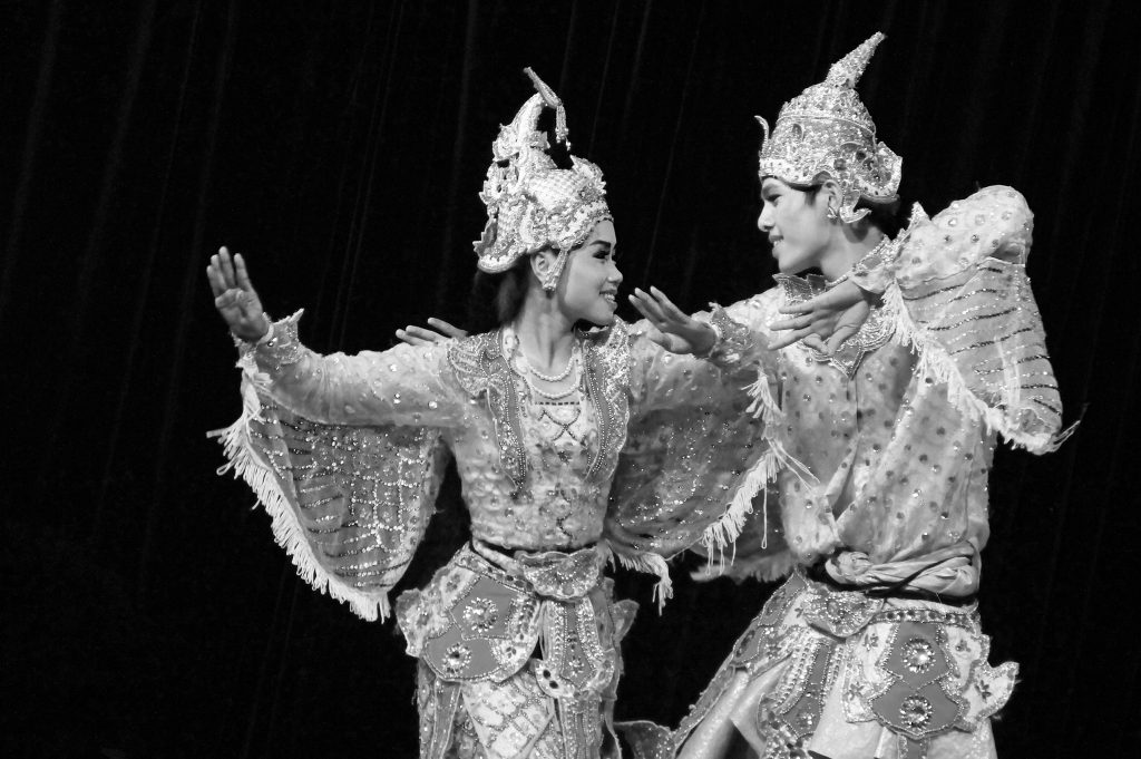 Burmese dance perfomance